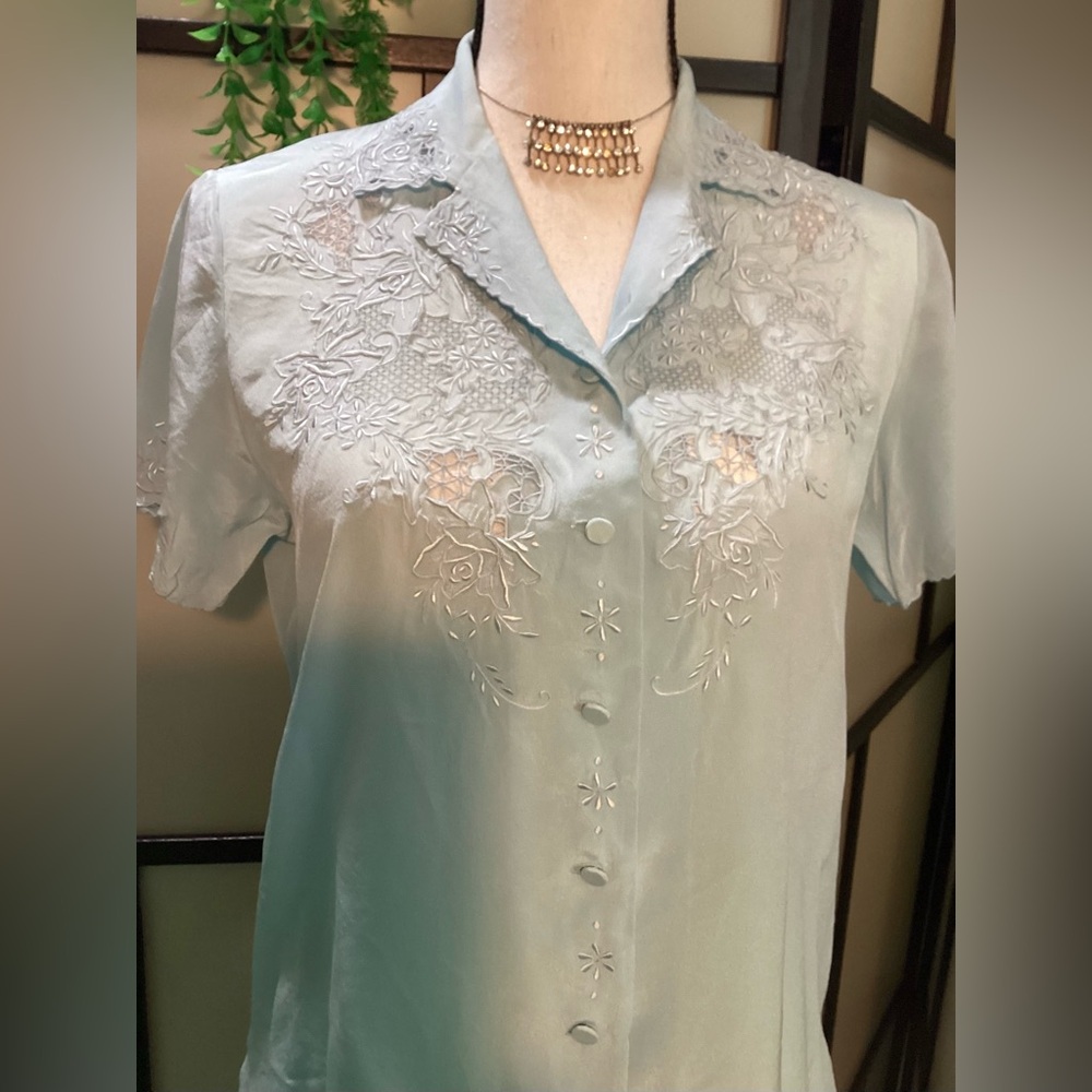 NEW Da Fu Gui light blue hand embroidered shirt. Size 36 - Picture 3 of 10